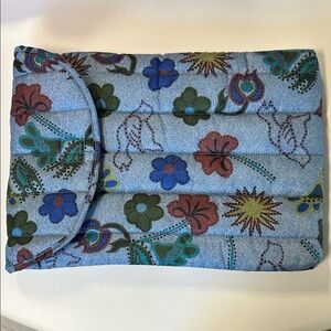 BAGGU PUFFY LAPTOP SLEEVE 16”- DIGITAL DENIM